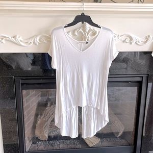 White Flowy Top Medium B Original Knit Long Split Back